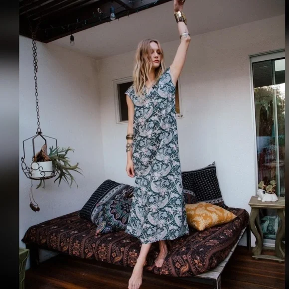 Novella Royale Eda dress in Midnight Rose- shortened - Picture 2 of 8